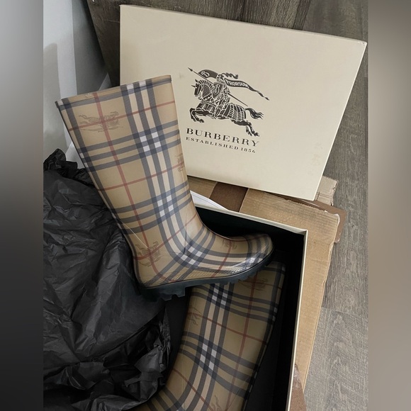 Burberry Rain Boots - Picture 5 of 5